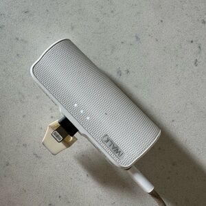 iWALK portable white colored 3350 mAh power bank iPhone battery charger USB-C